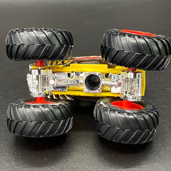 Hot Wheels Bone Shaker Color Shifters 1:64 Diecast Monster Truck - Picture 12 of 16